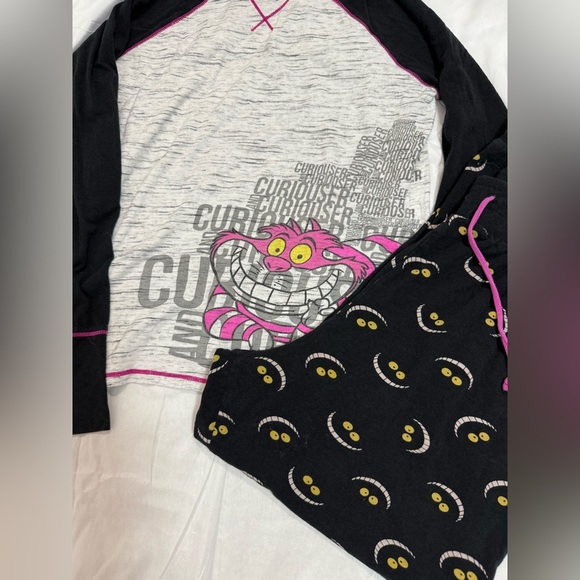 Disney Cheshire Cat Pajama Set Women M Long Sleeve Top & Pants Lounge Sleepwear - Picture 2 of 6